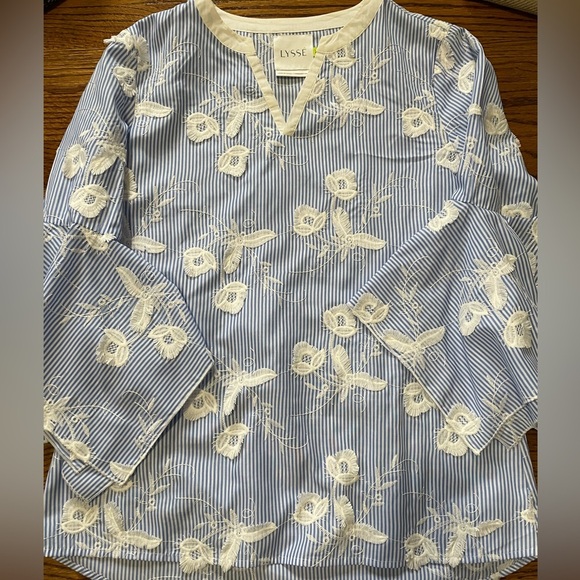 LYSSE Tunic-super sleeves - Picture 6 of 10